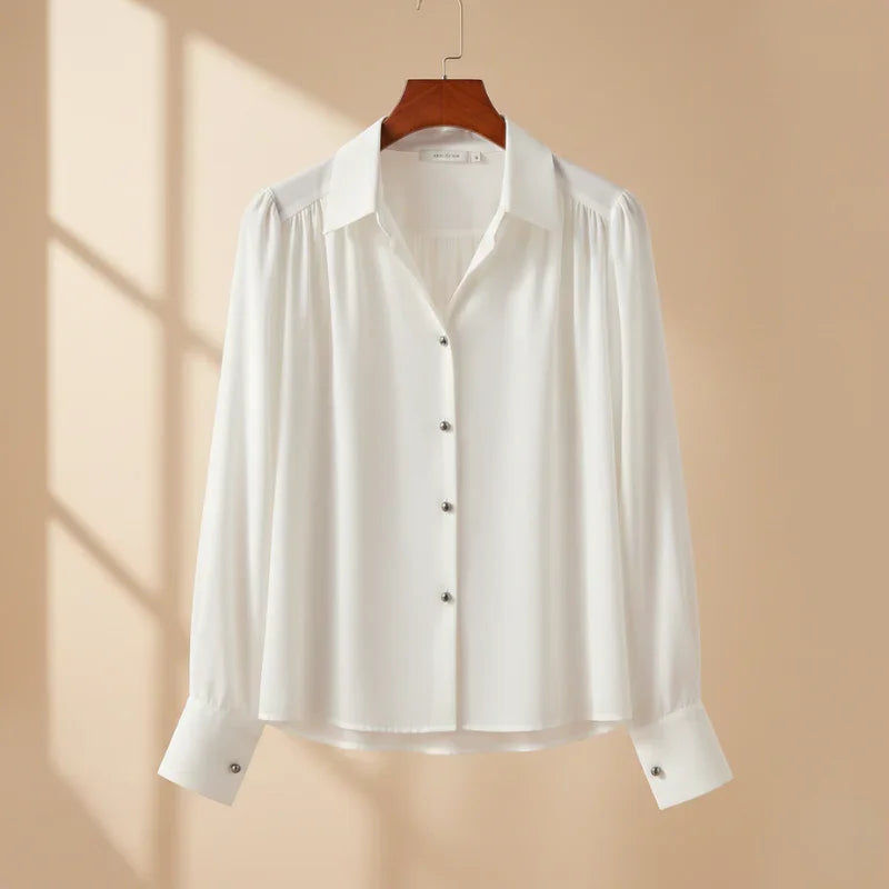 Chemises femme stylées pour toutes les occasions : bureau, sortie ou quotidien. Coupes modernes et confortables, livraison en Tunisie.