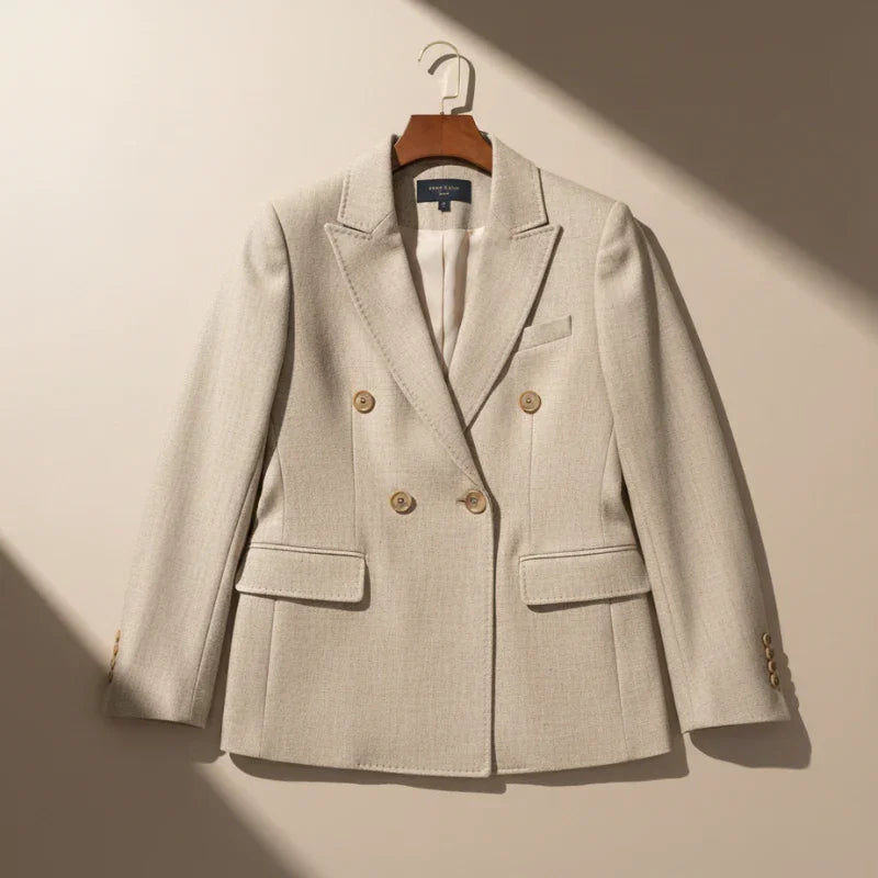 Blazers femme stylés pour le bureau ou les sorties : élégance, modernité et confort. Commandez en ligne avec livraison partout en Tunisie