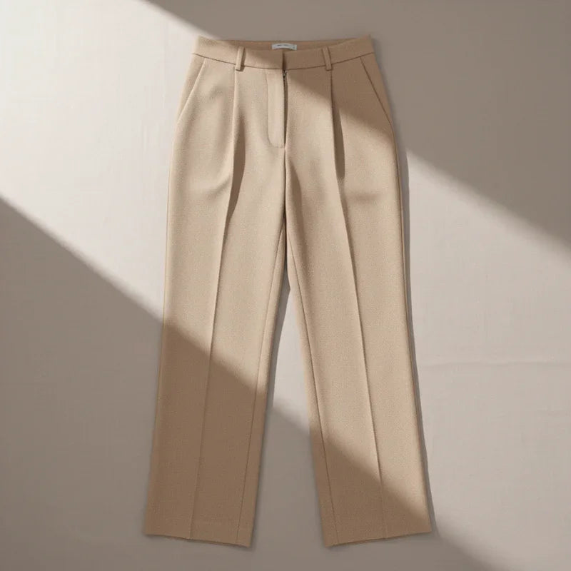 Découvrez notre collection de pantalons femme tendance : pantalons élégants, casual ou confortables pour tous les styles. Disponible en Tunisie.