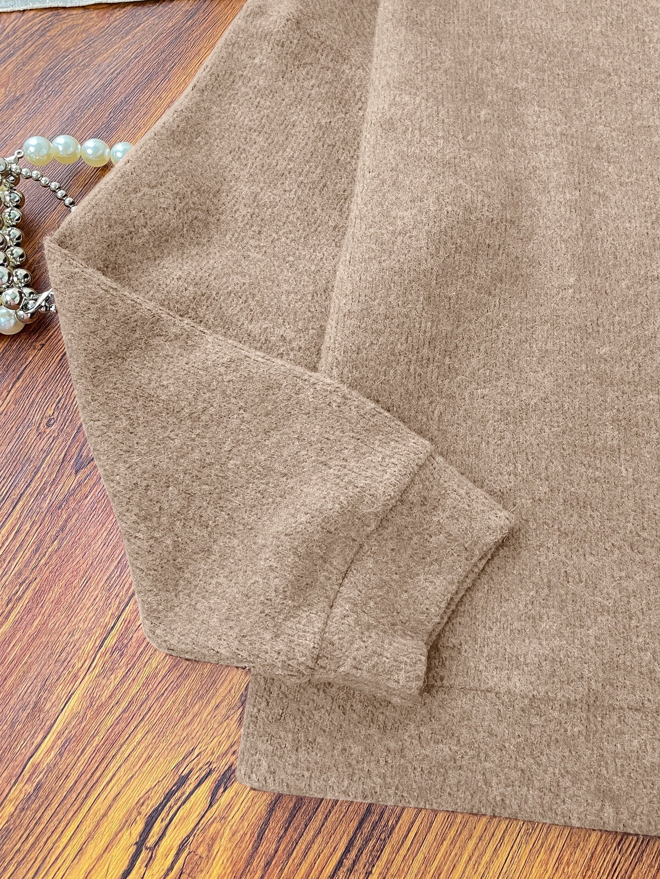 Pull cosy motif ourson marron – Col rond, manches longues