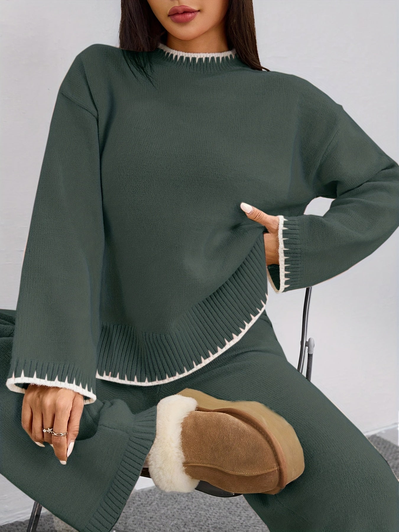 Pull-over ample à col rond contrasté et pantalon uni