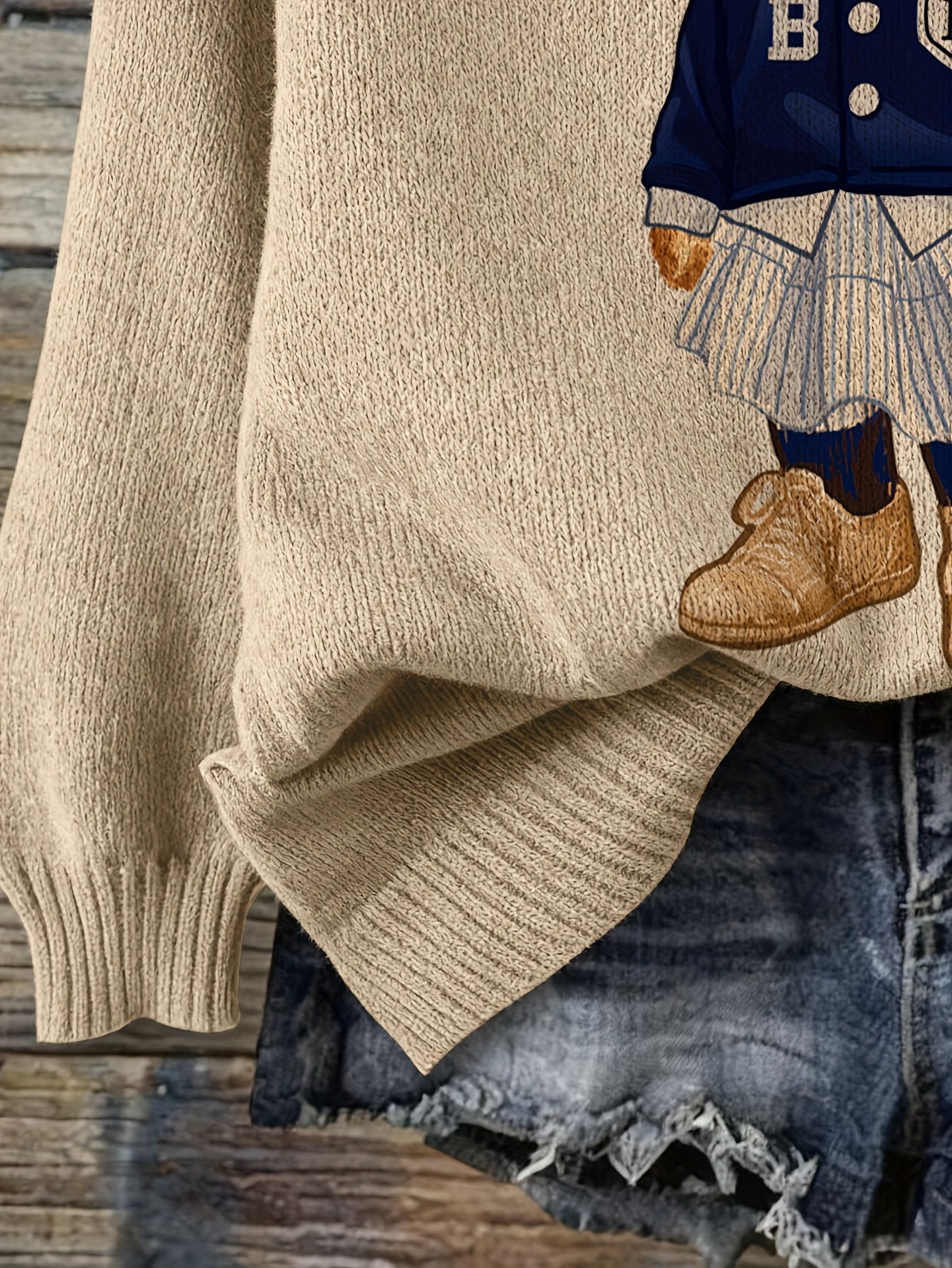 Pull femme motif ourson – Beige et bleu marine