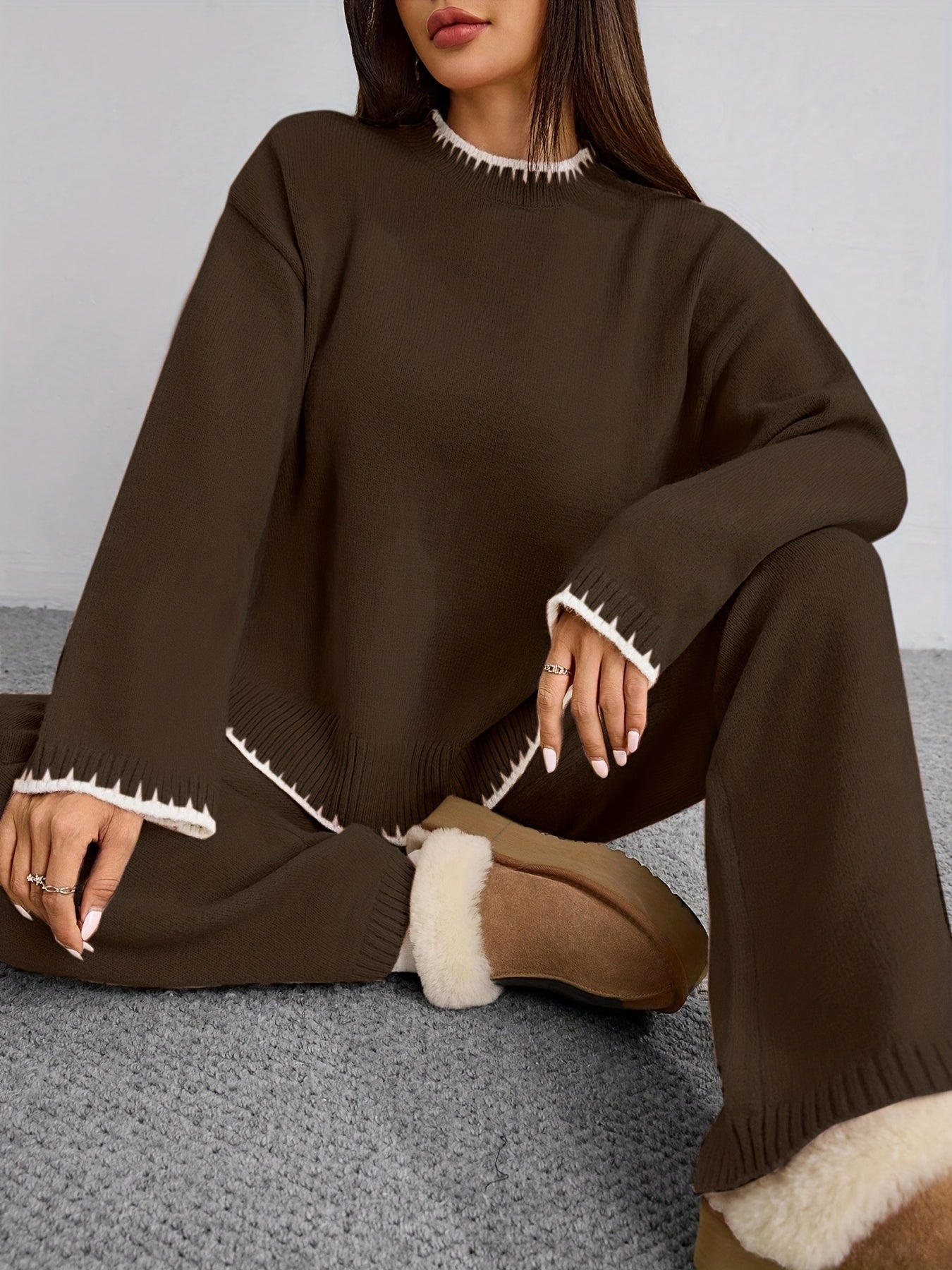 Pull-over ample à col rond contrasté et pantalon uni