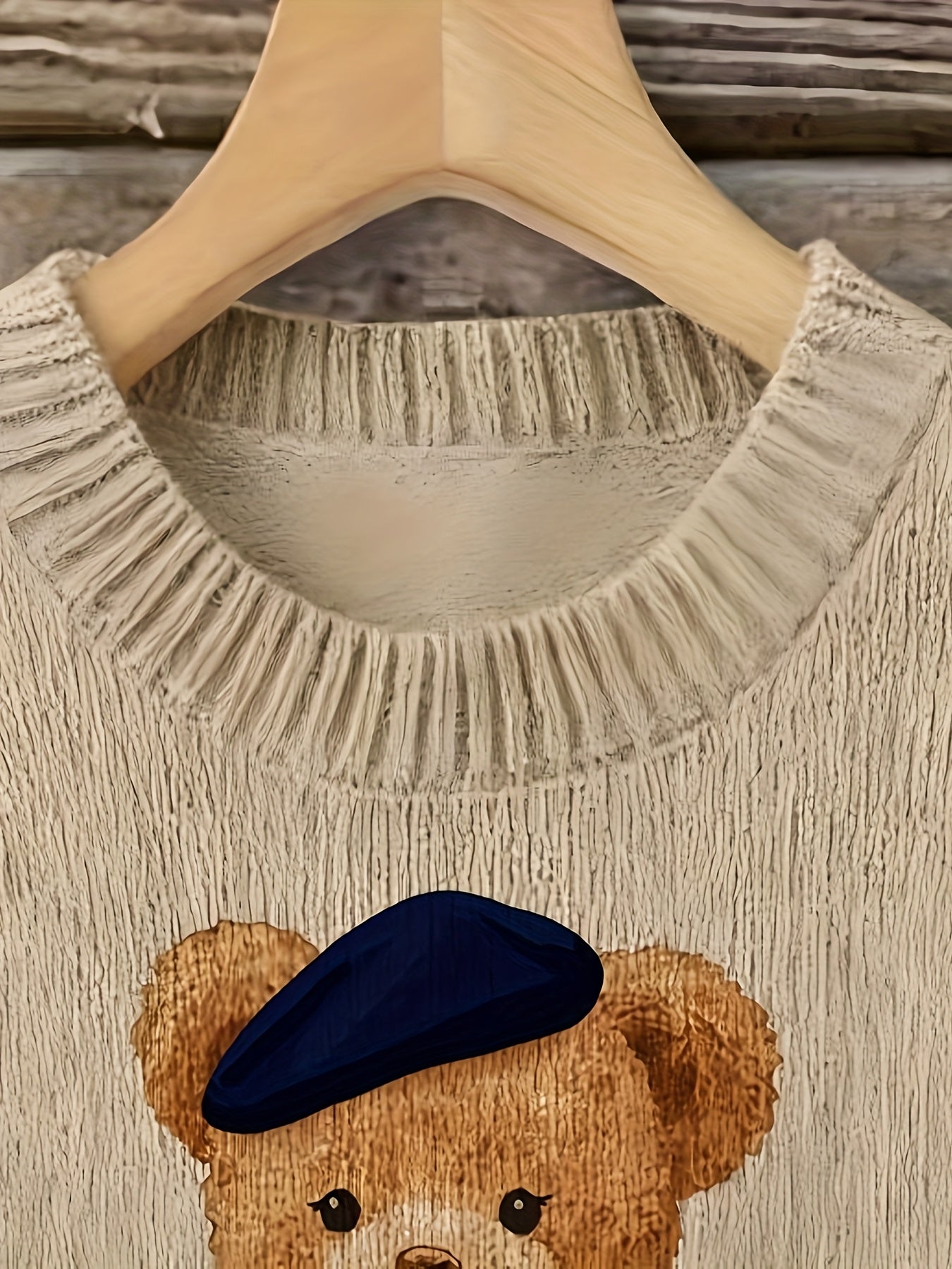 Pull femme motif ourson – Beige et bleu marine